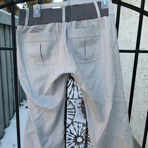 Two pairs of maternity pants. 3/4 length - Picture 2 of 7